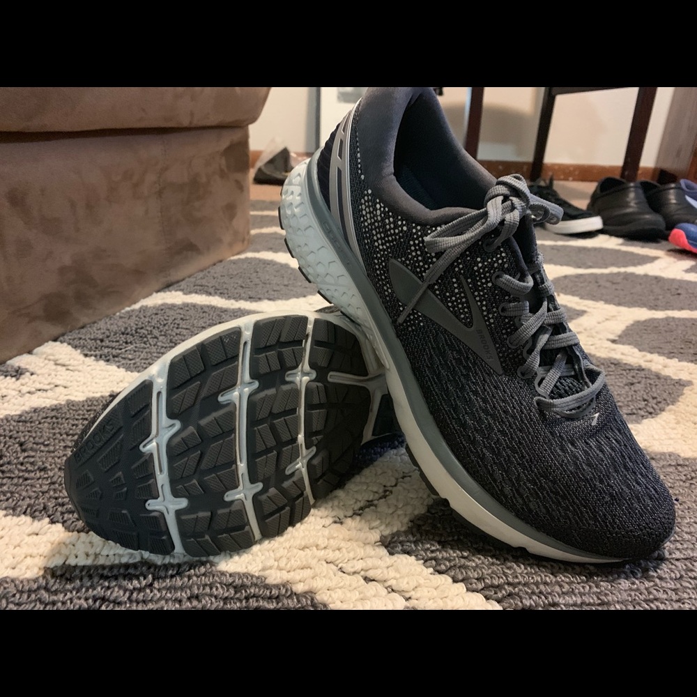 Men’s size 8 Ghost 11 running shoes women’s 9.5/10